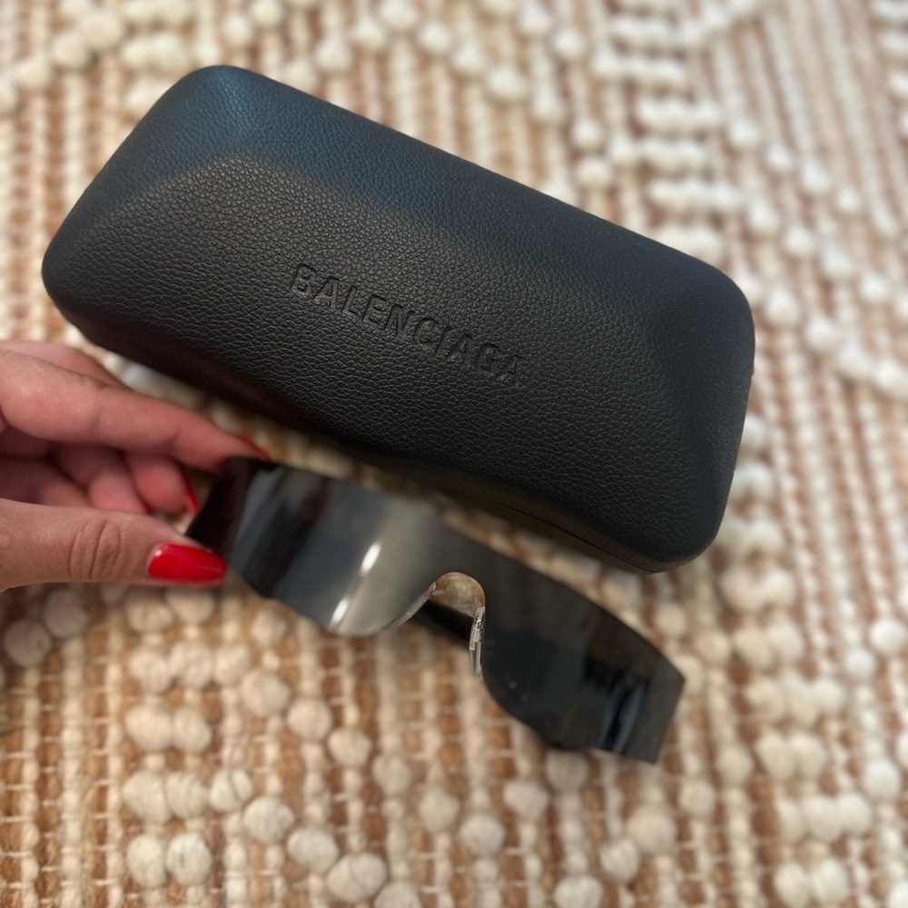 Authentic Balenciaga sunglasses. Brand new - Picture 3 of 4